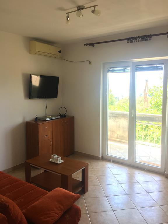 Milmaris Apartments ティヴァト エクステリア 写真